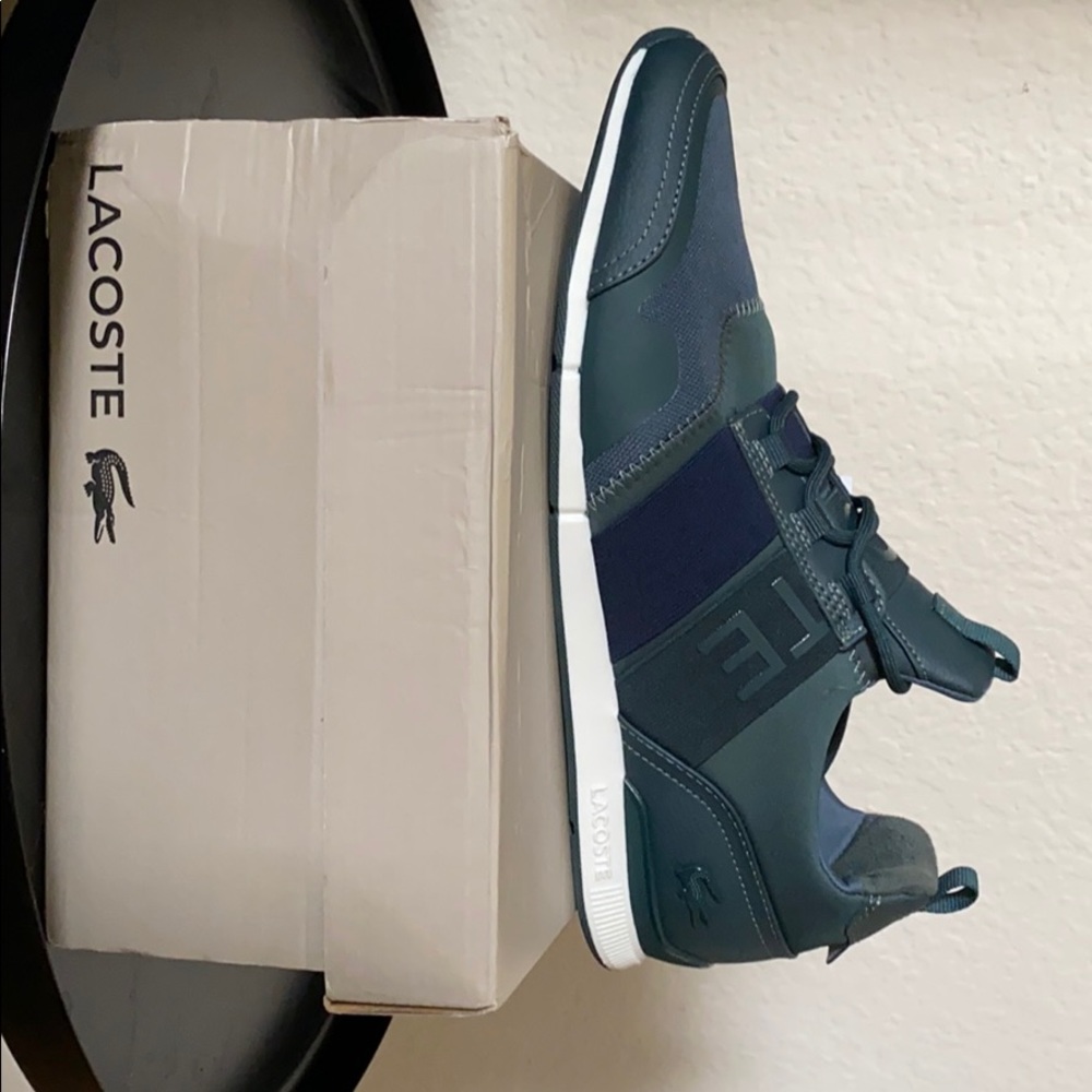 Lacoste Men's size 10.5 "Menerva Elite".